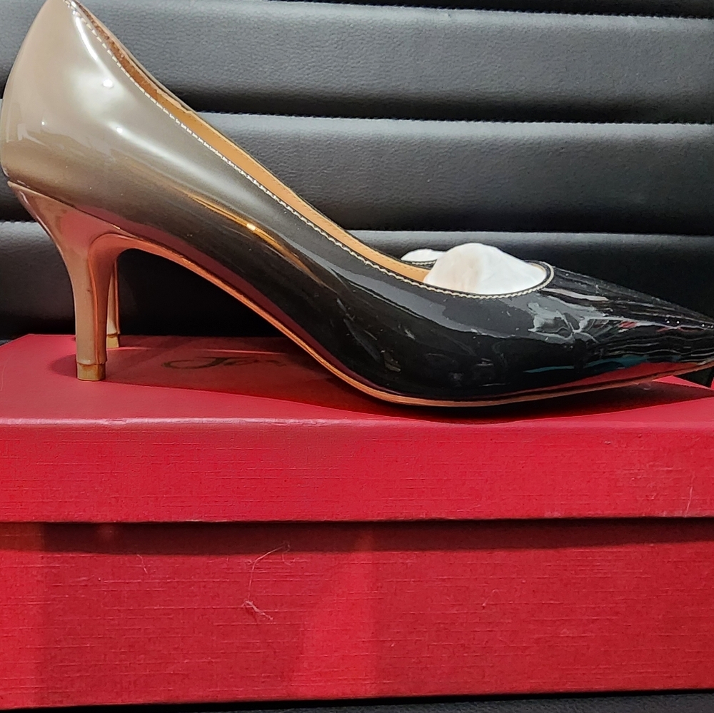 Woman's size 7.5 kitten heels